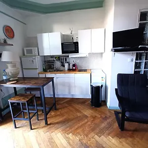 https://chez-anna-aix-les-bains.hotels-rhonealpes.com