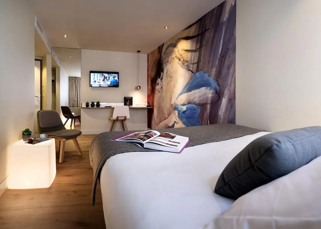 ***  Hotel Max Paris France